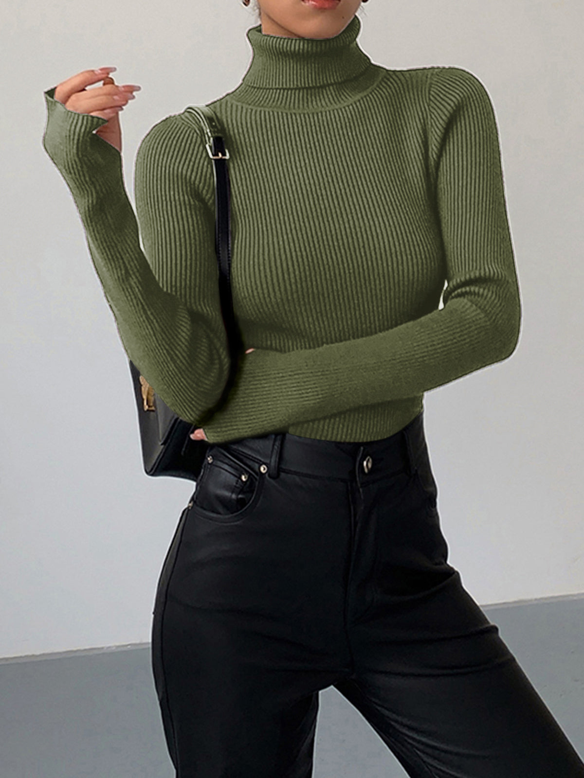 Women's Fitted Ribbed Turtleneck Sweater in Green