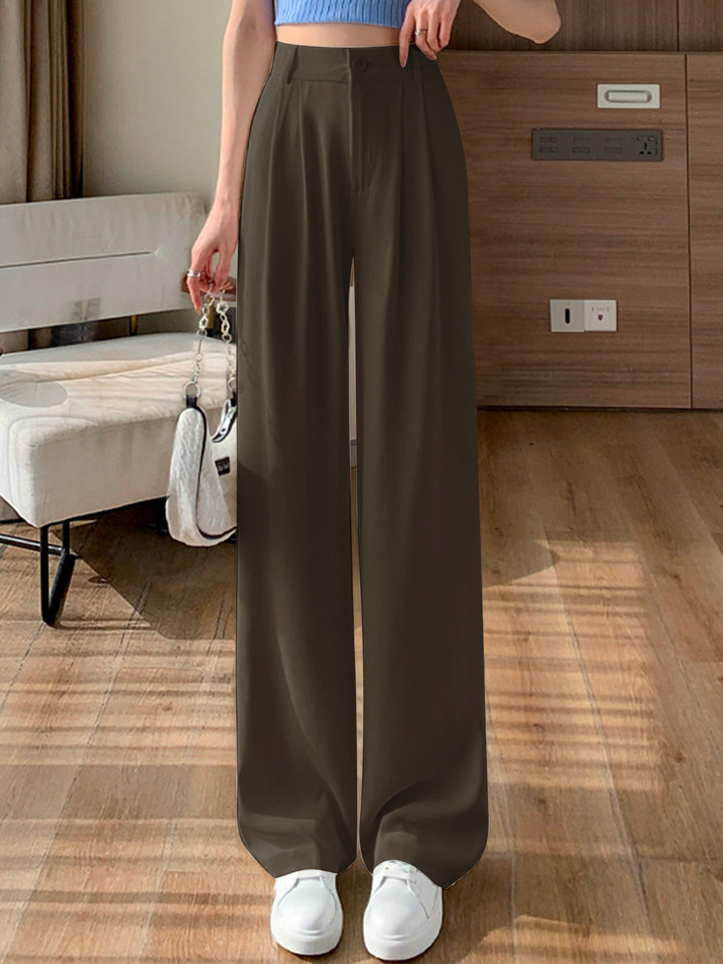 Lisa Straight Wide-Leg Trousers with a Clean High Waist in Coffee